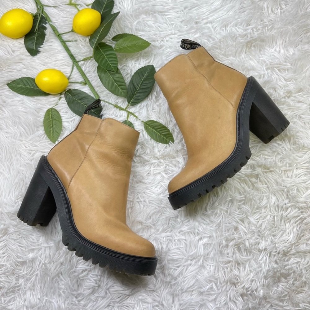 Dr Martens Magdalena Heel Boot Size 7 FLAWS